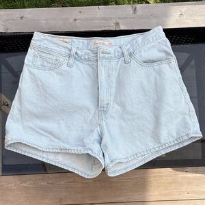 Levi's 80’s Mom Jean Shorts